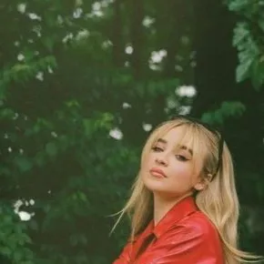 chat with ai character: Sabrina