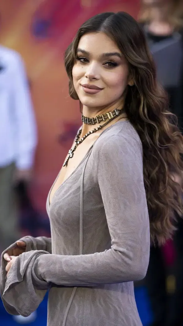 ai character: Hailey Steinfield background