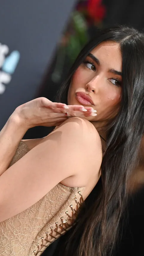 ai character: Madison Beer background