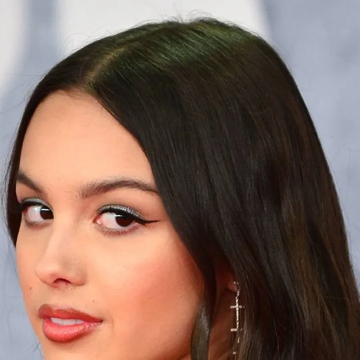 chat with ai character: Olivia Rodrigo