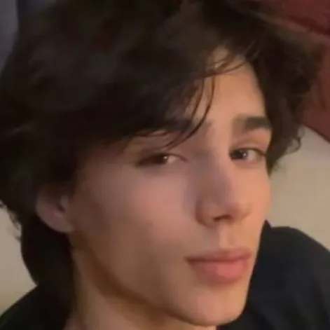 chat with ai character: андрей