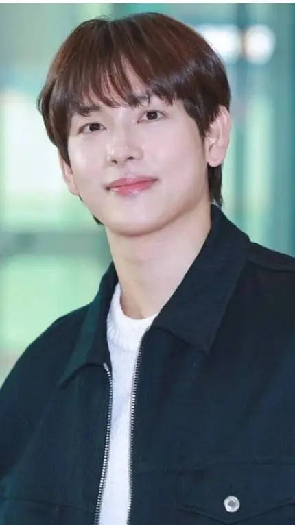 ai character: 333/me background