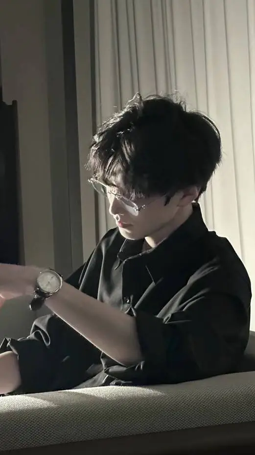 ai character: Zayn Eleanor  background