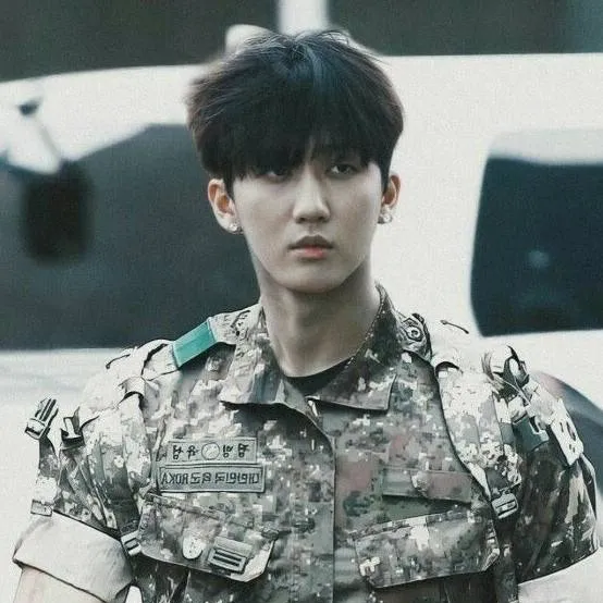 chat with ai character: Changbin 