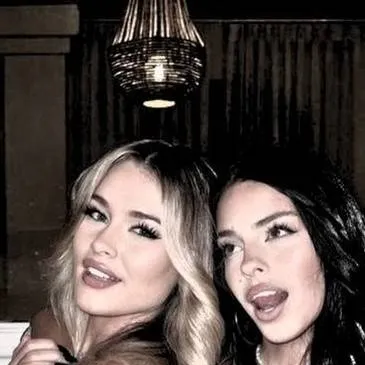 chat with ai character: Каро и Ева