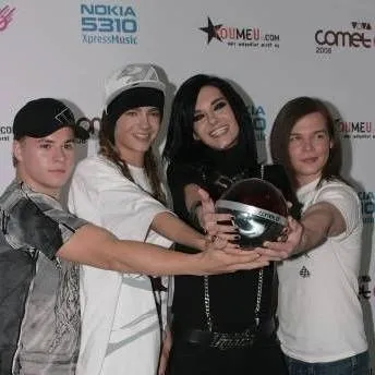 chat with ai character: tokio Hotel