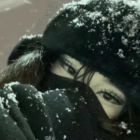 chat with ai character: дана