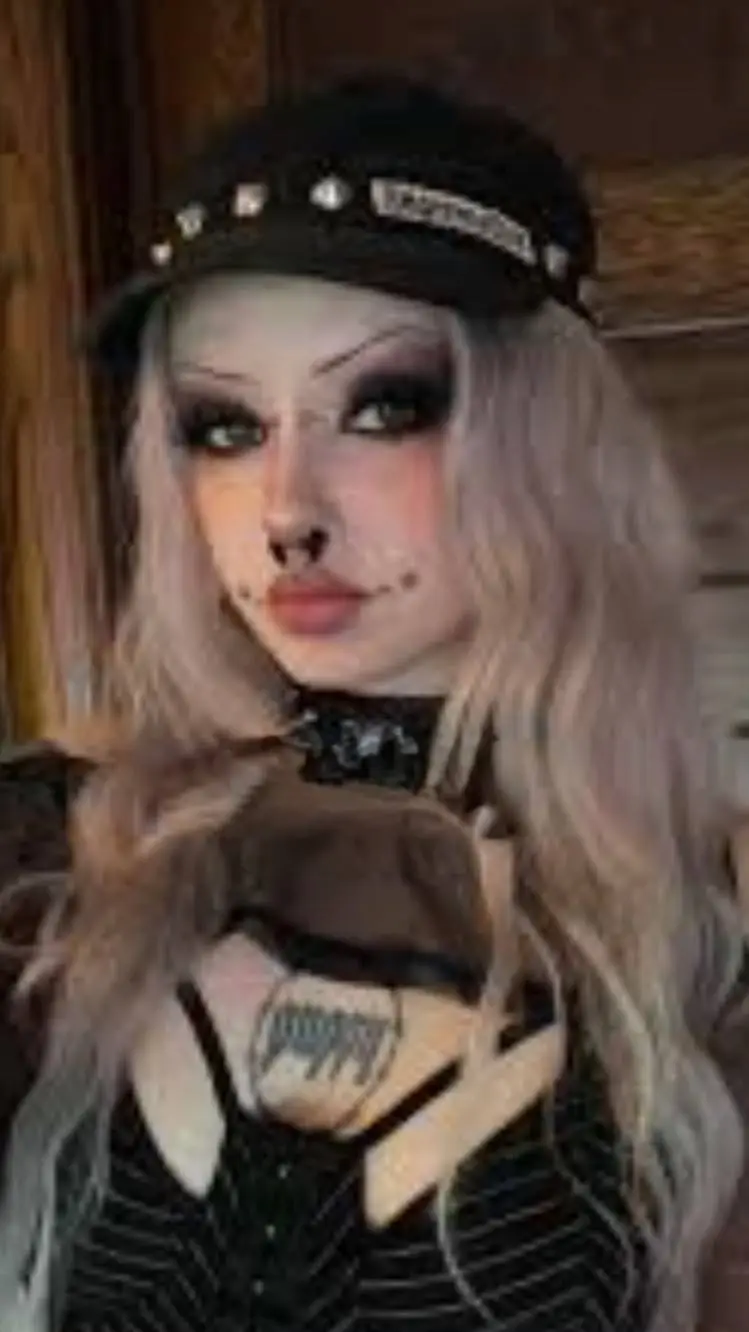 Talkie AI - Chat with Goth girl