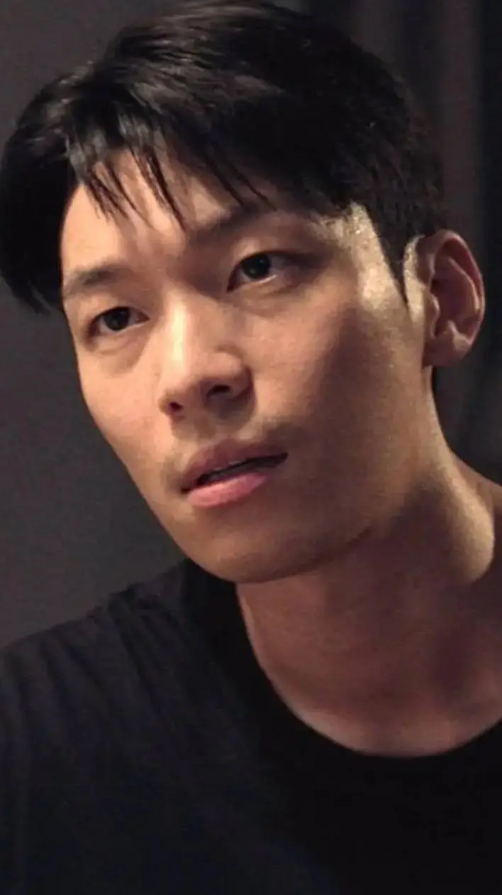 ai character: Jun-ho background