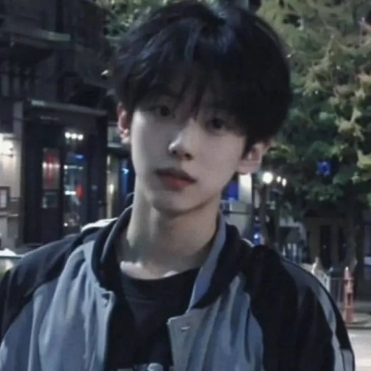 chat with ai character: Joungjin