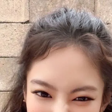 chat with ai character: Jennie
