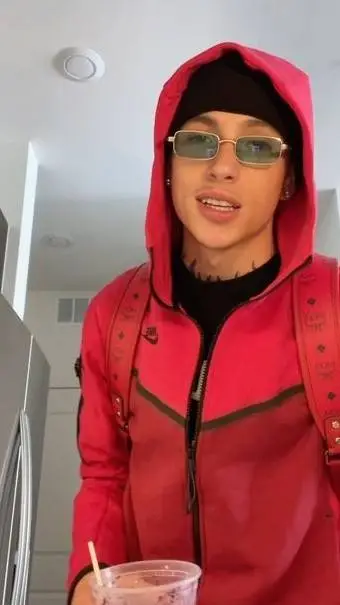 ai character: spents 😝🫦 background