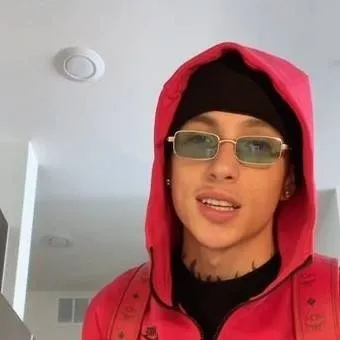 chat with ai character: spents 😝🫦