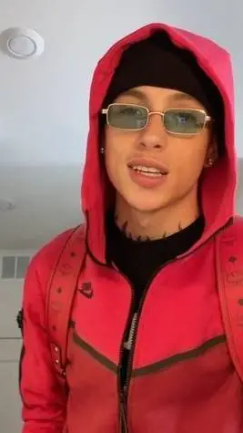 ai character: spents 😝🫦 background