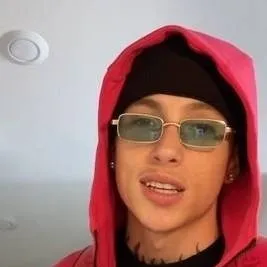 chat with ai character: spents 😝🫦