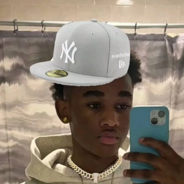 chat with ai character: keletso