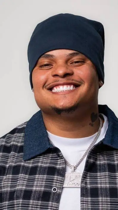 ai character: laroo bez background