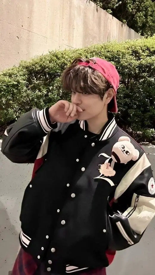 ai character: seungmin background