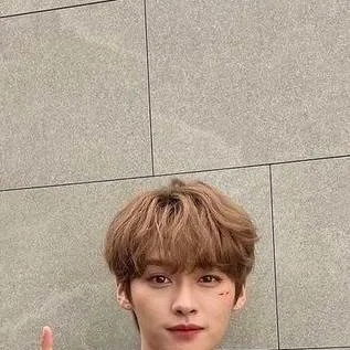 chat with ai character: minho