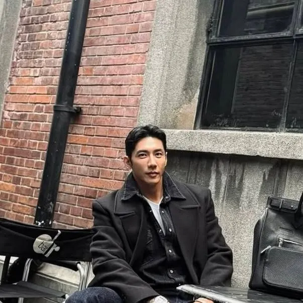 chat with ai character: William Lin