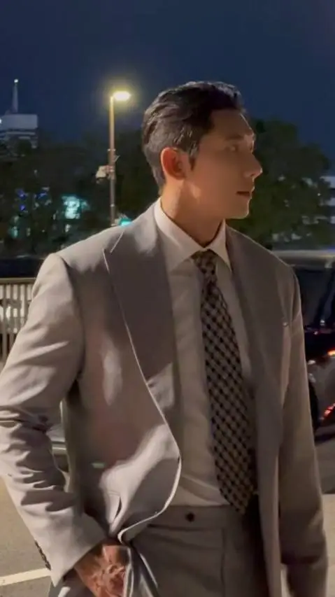 ai character: William yi  background