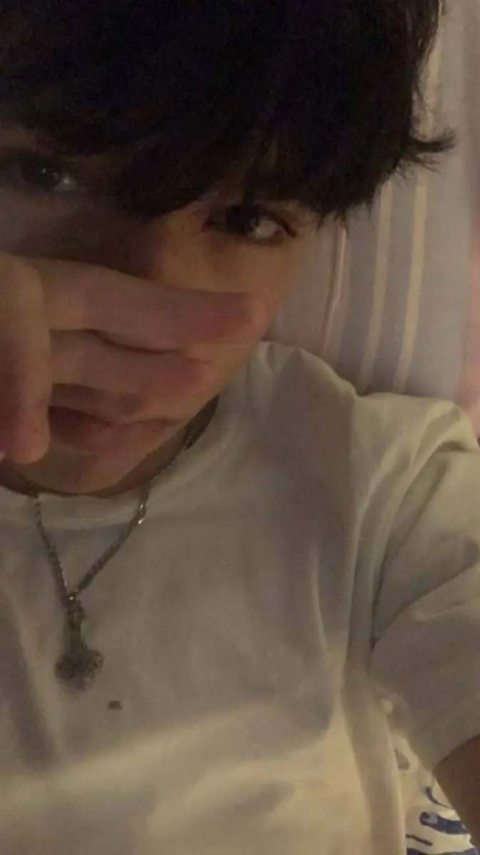 ai character: el es Pablo  background