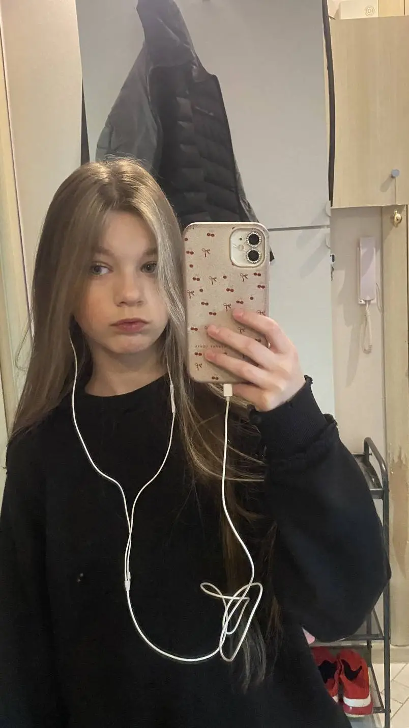 ai character: Вика! background