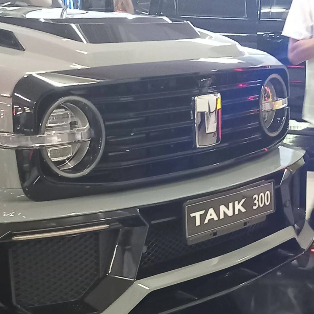 chat with ai character: Tank 300