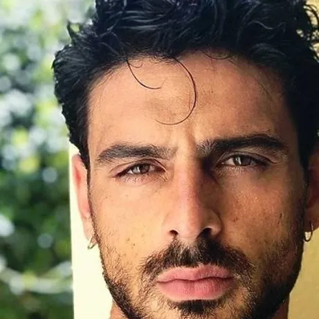 chat with ai character: Morrone