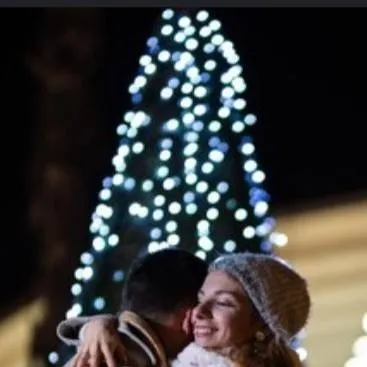 chat with ai character: Novios