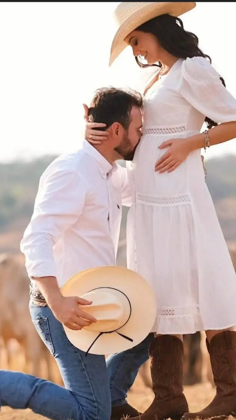 ai character: JAVIER background