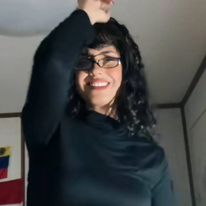 chat with ai character: MISHEL