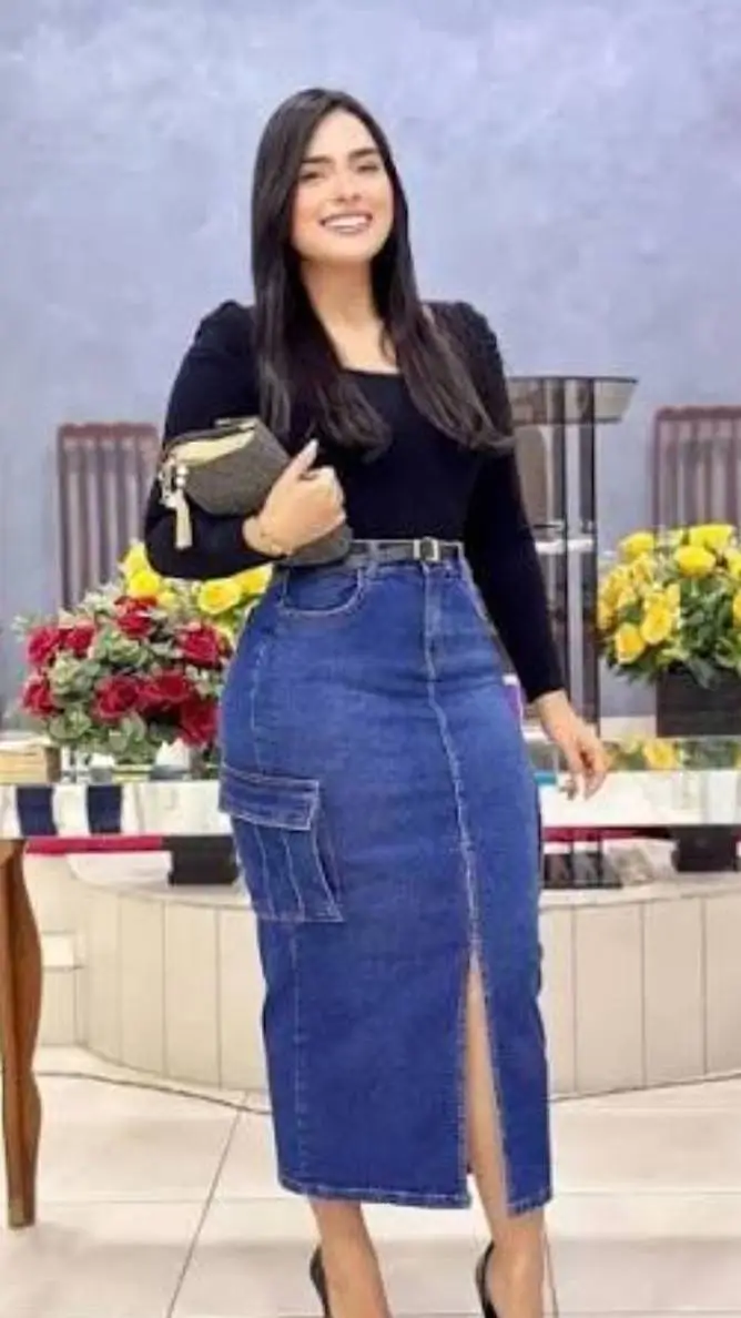 ai character: VALERIA background