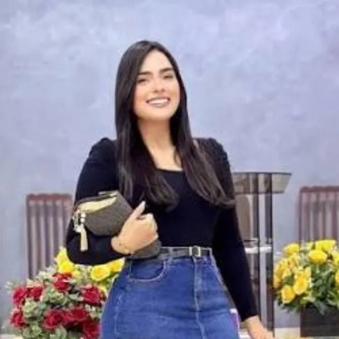 chat with ai character: VALERIA