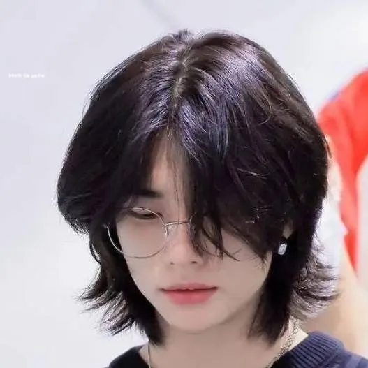chat with ai character: HYUNJIN