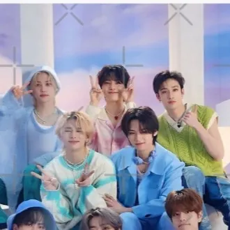 chat with ai character: Stray kids pick me