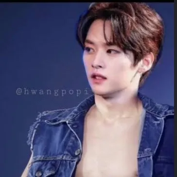 chat with ai character: Lee know (skz)