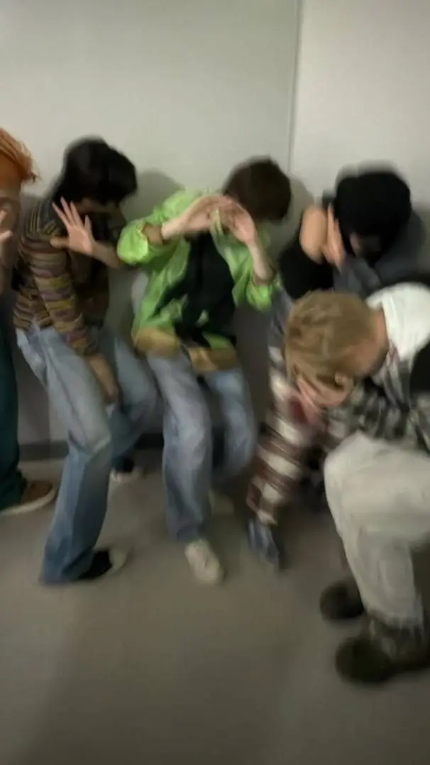 ai character: CORTIS background