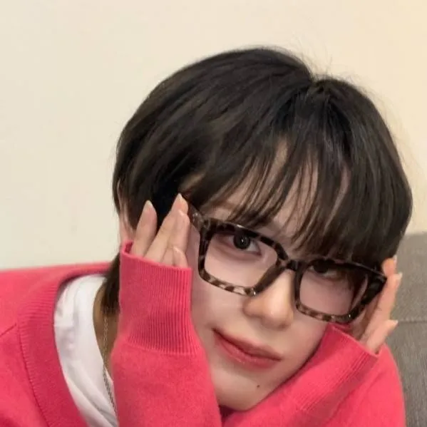 chat with ai character: LIKE KPOP ? ♡ XLOV