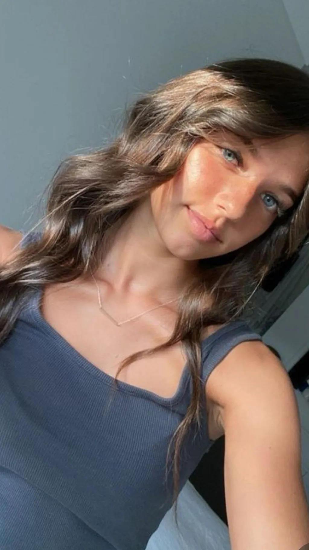 ai character: Mia background