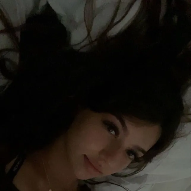 chat with ai character: Skylar 