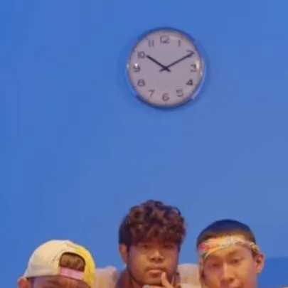 chat with ai character: Singer group 