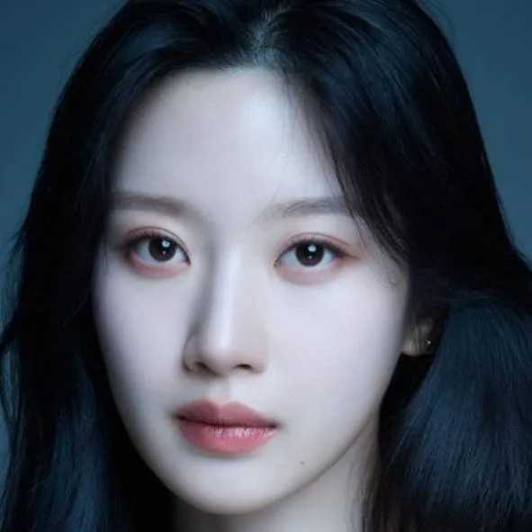 chat with ai character: Moon Ga Young 