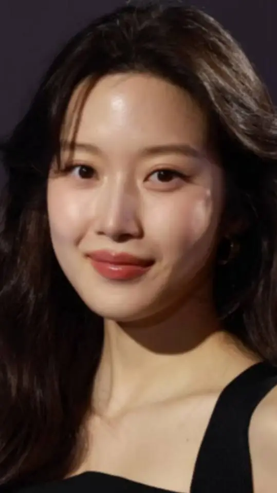 ai character: Moon Ga Young  background