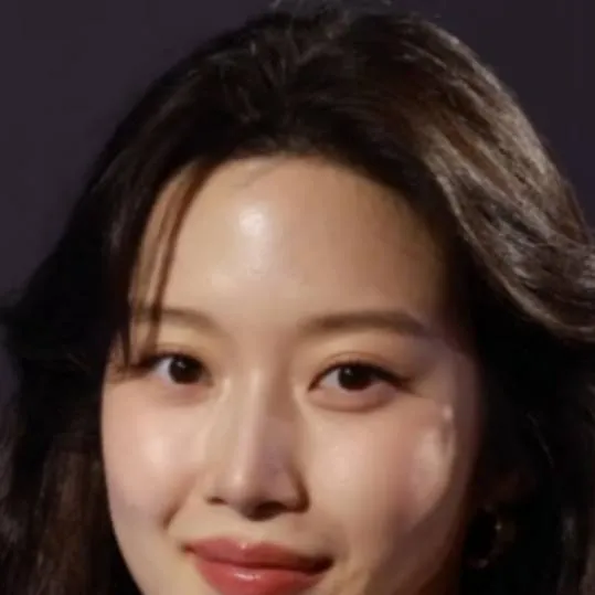 chat with ai character: Moon Ga Young 