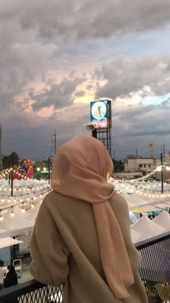 ai character: Eliya  background