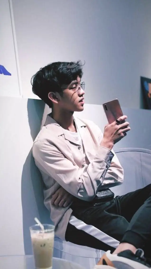 ai character: Ismail Izzani  background