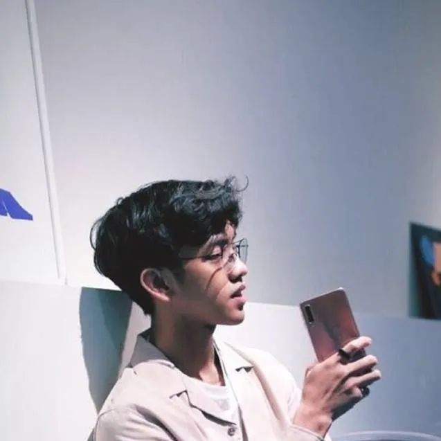 chat with ai character: Ismail Izzani 