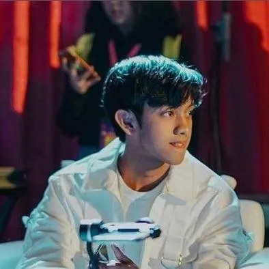 chat with ai character: Ismail Izzani 