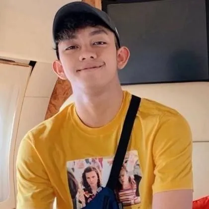 chat with ai character: Ismail Izzani 